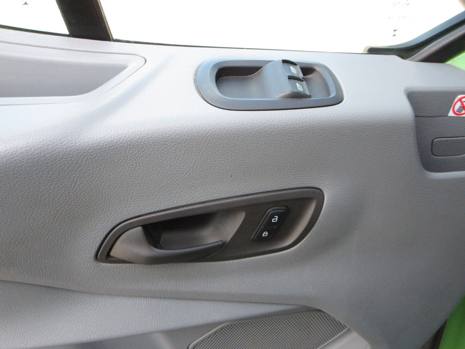 Fahrzeugabbildung Ford Transit Pritsche 350 L4 DoKa/AHK 3,5 to/7-Sitz