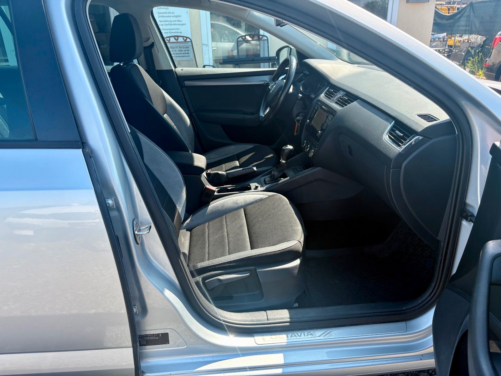 Fahrzeugabbildung SKODA Octavia 2.0 TDI Combi Joy DSG Navi Xenon SCHECKH
