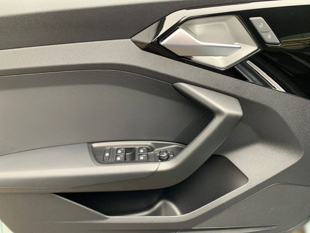 A1 Sportback 25 TFSI +SHZ+TEMPOMAT+PDC+CARPLAY++