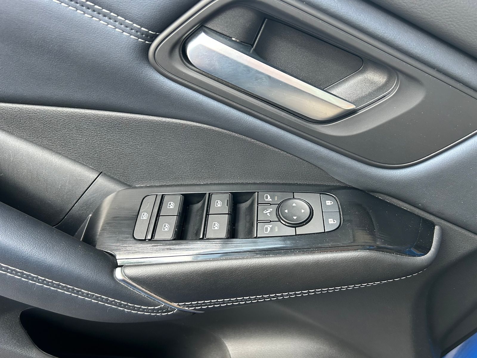 Fahrzeugabbildung Nissan Qashqai Premiere Edition PANO HUD 360° LED NAV