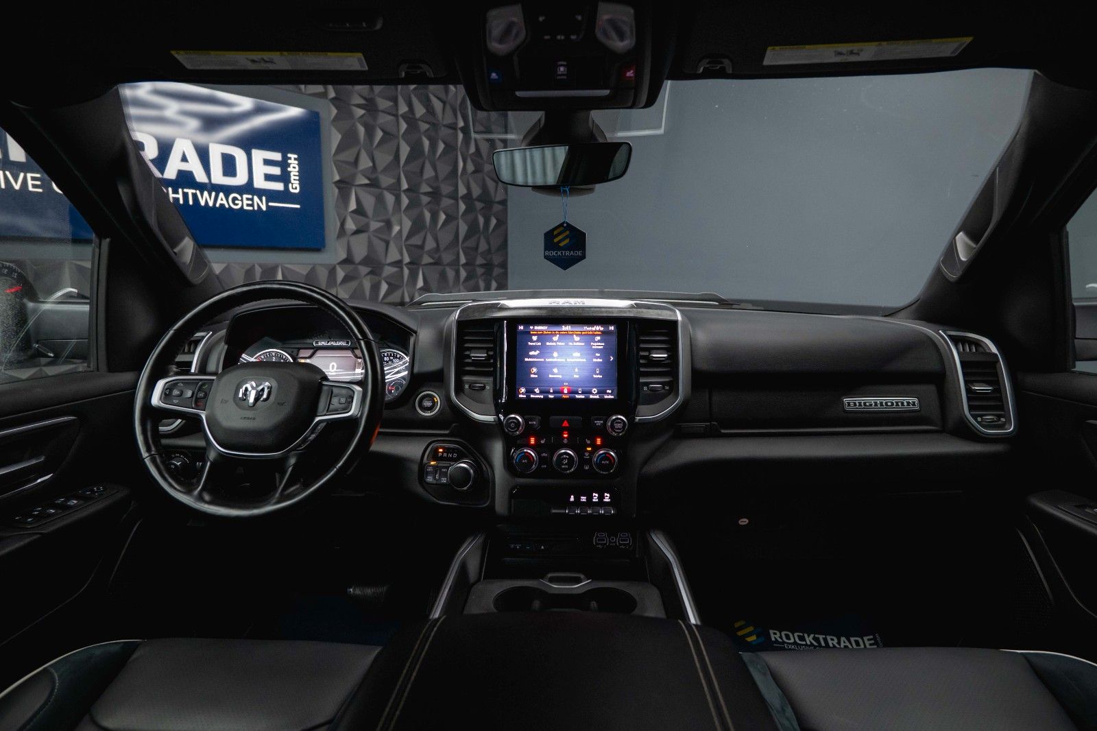 Fahrzeugabbildung Dodge RAM 5.7 V8 HEMI 4x4 OFFROAD Night-Paket *LED*19%