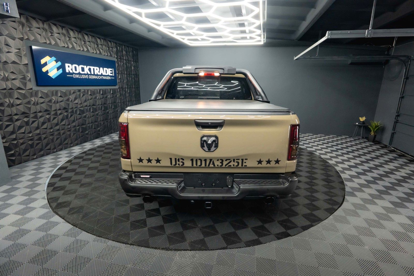 Fahrzeugabbildung Dodge RAM 5.7 V8 HEMI 4x4 NIGHT OFFROAD ARMY STYLE LED