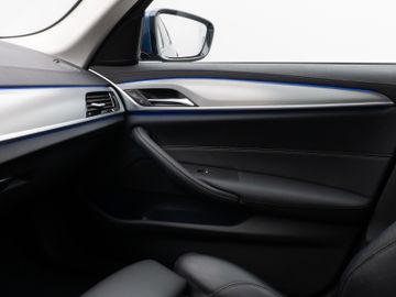 Fahrzeugabbildung BMW 530d Luxury Line Kamera DAB HiFi Stop&Go Alarm