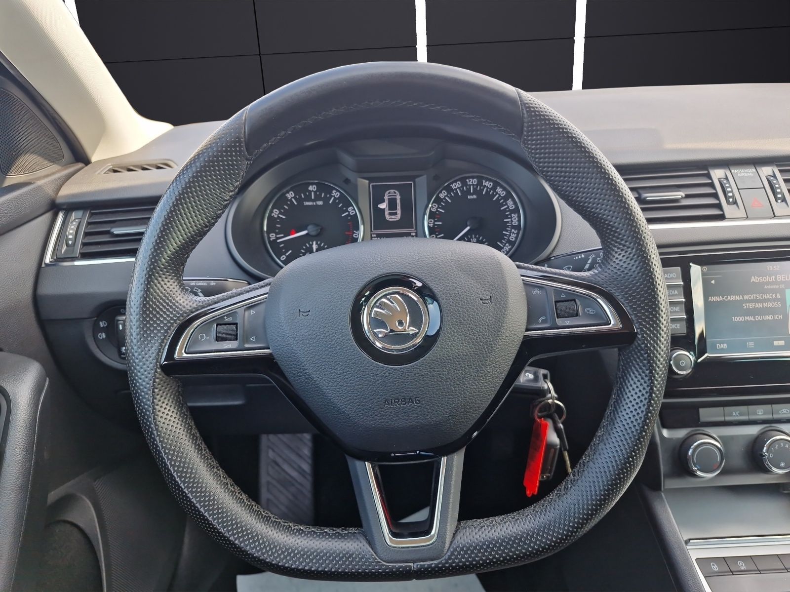 Fahrzeugabbildung SKODA Octavia Combi TSI Ambition Navi Klima GRA PDC