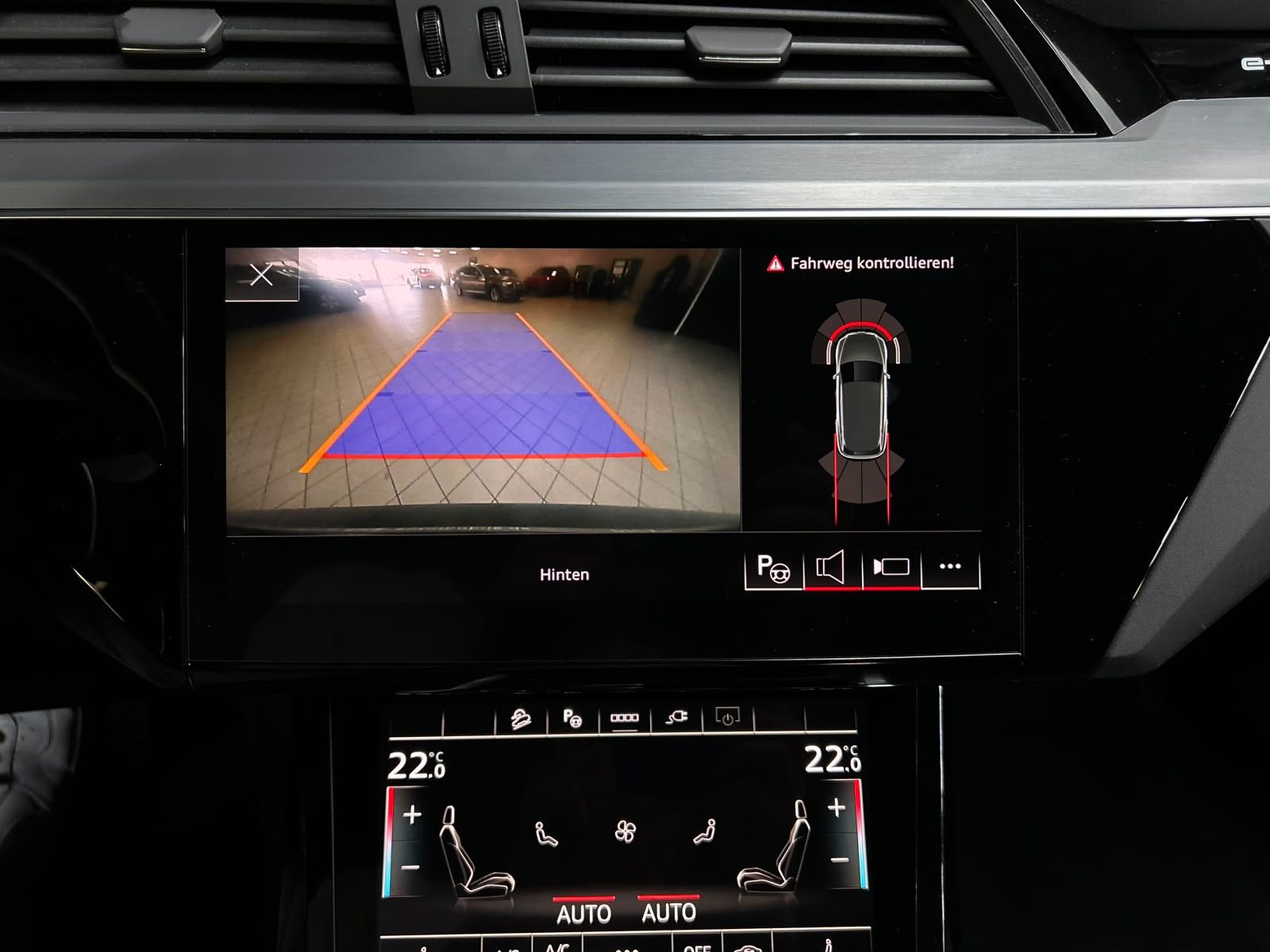 Fahrzeugabbildung Audi e-tron 55 Quat 2X S LINE SPORT LED+NAVI+B&O+KAM+