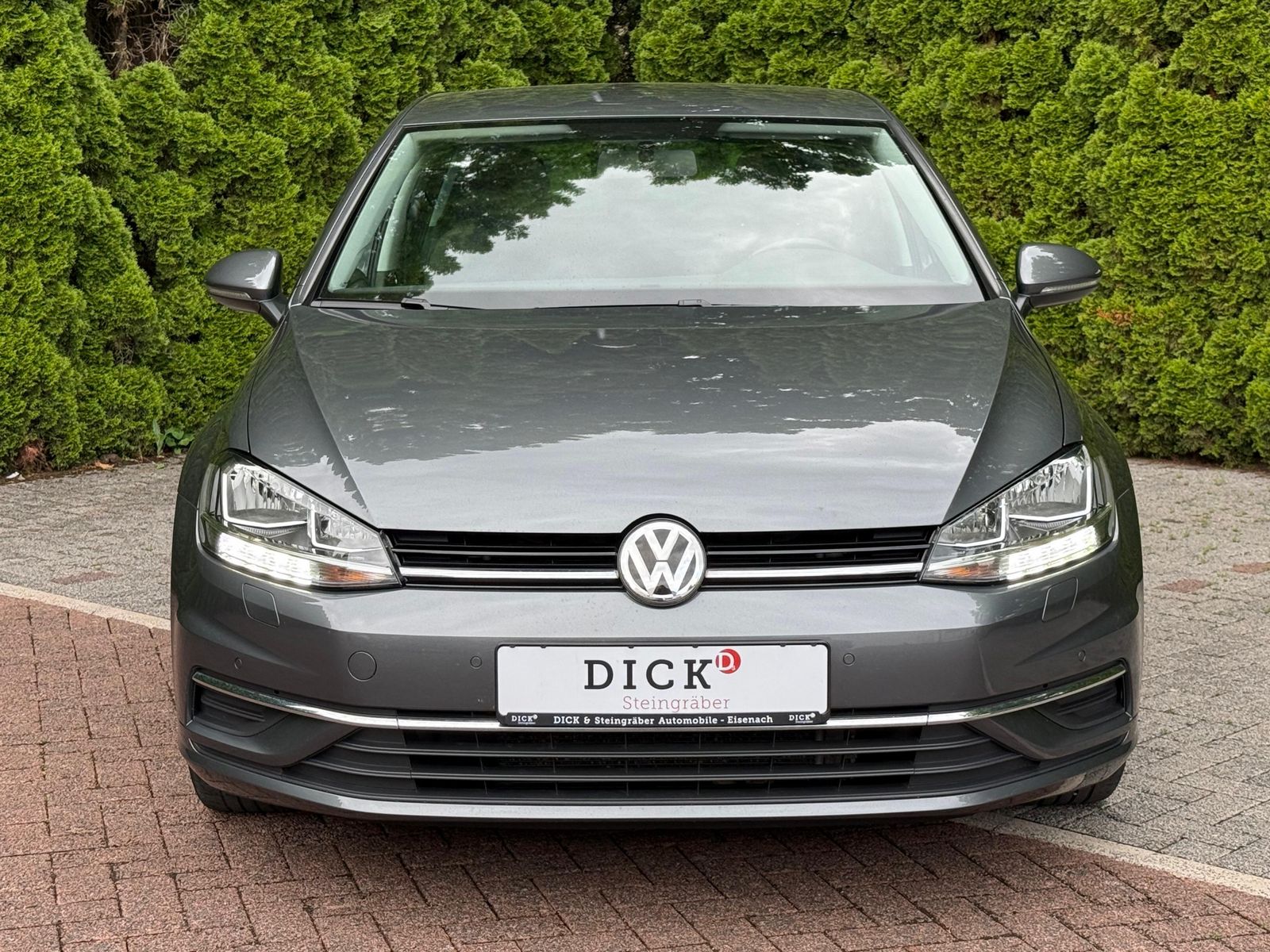 Fahrzeugabbildung Volkswagen Golf 1.6 TDI DSG Lim Comfortline NAV+SHZ+PDC+MFL