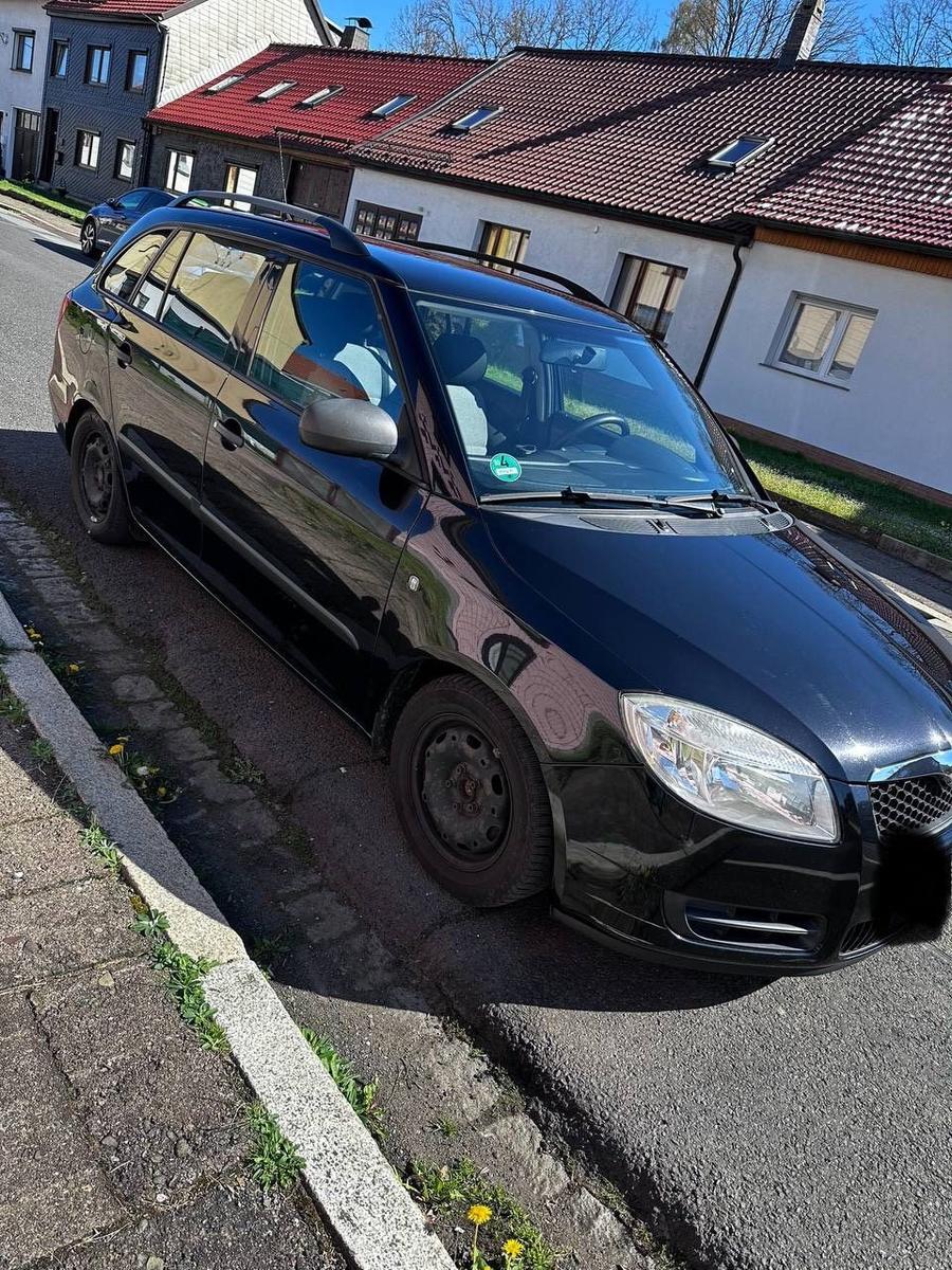 Skoda Fabia 2009 — rear view
