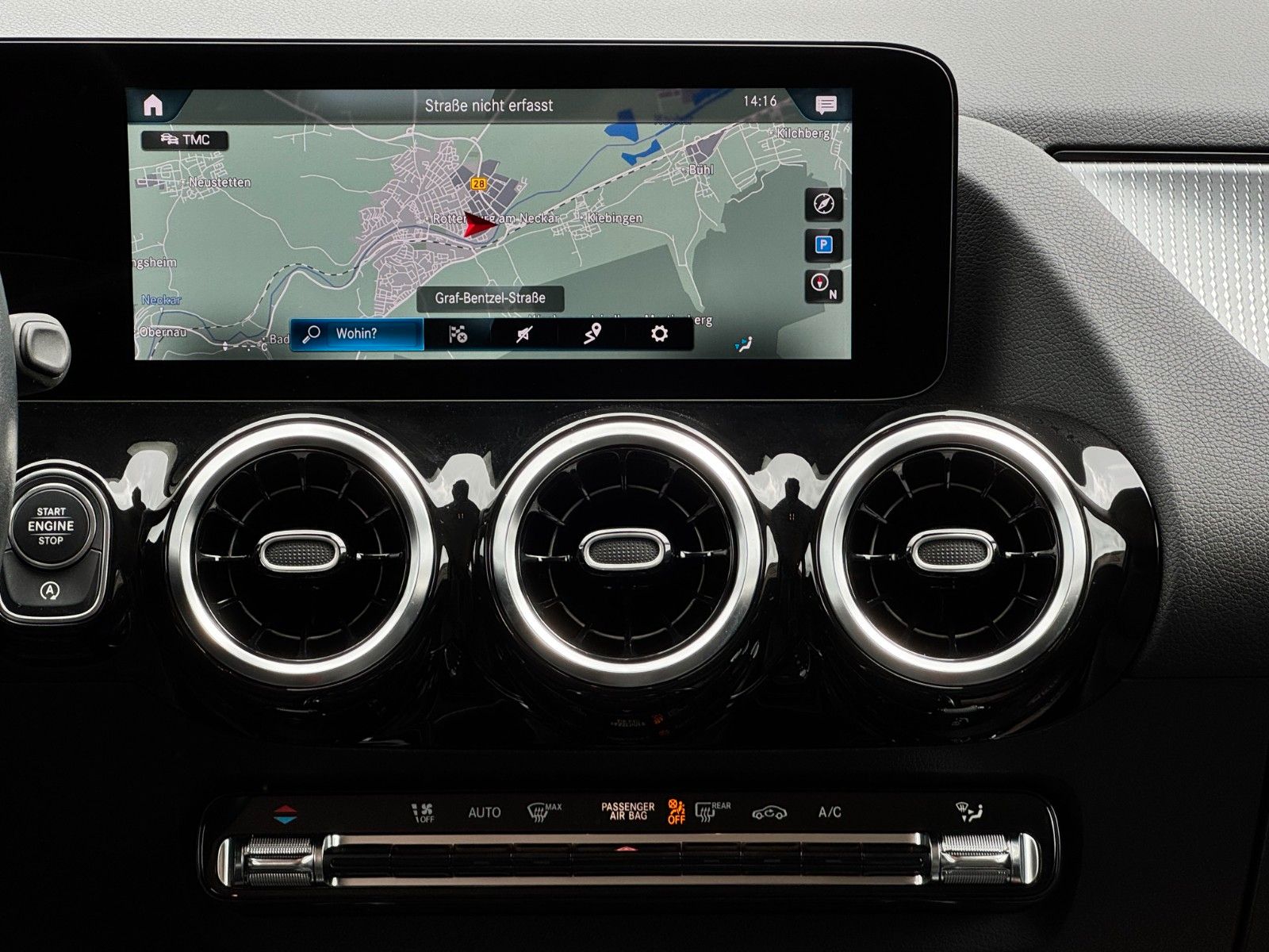 Fahrzeugabbildung Mercedes-Benz GLA 200 7G-DCT Progressive CarPlay Temp CAM AHK