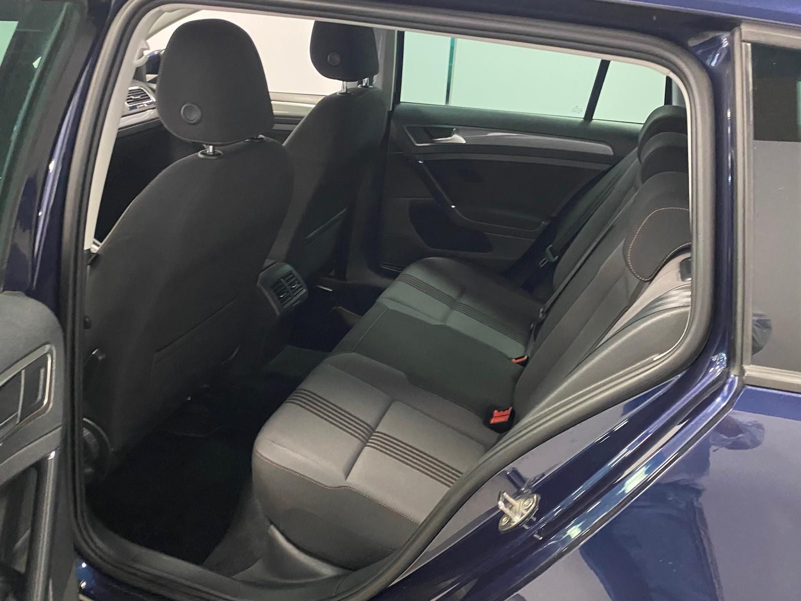 Fahrzeugabbildung Volkswagen Golf 2.0 TDI Allstar BMT KLIMA+PDC+NAVI+SITZHEIZ
