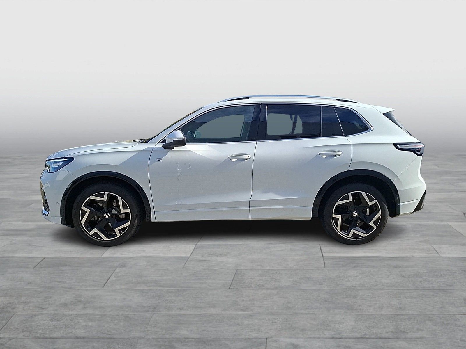Fahrzeugabbildung Volkswagen Tiguan TDI R-Line DSG LEDplus AHK Navi AID ACC R