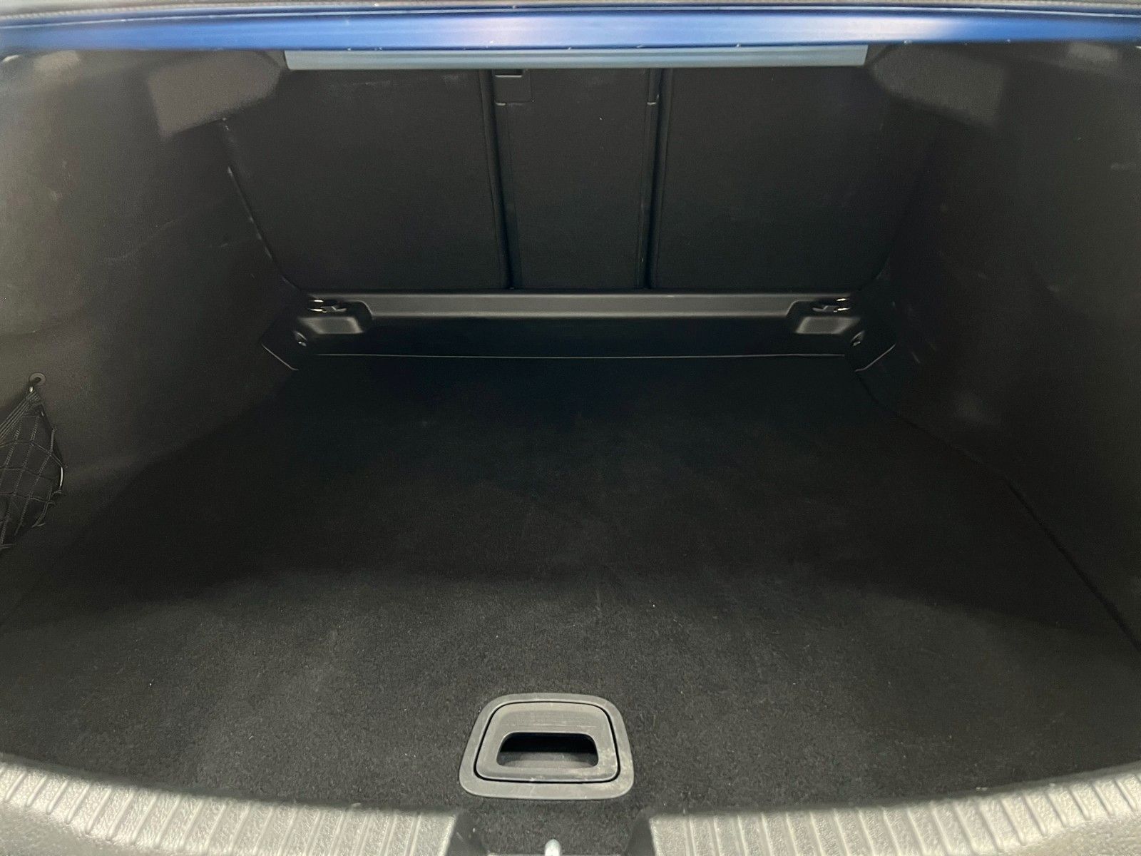 Fahrzeugabbildung Mercedes-Benz C 220 d Lim. AMG-LINE/LED/AHK/AMBI+/DISTRONIC+