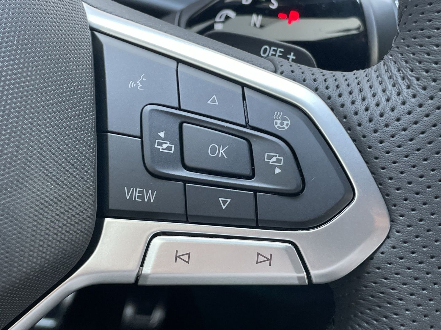 T-Roc R-Line 1.5 eTSI DSG AHK/Kamera/Keyless/ACC