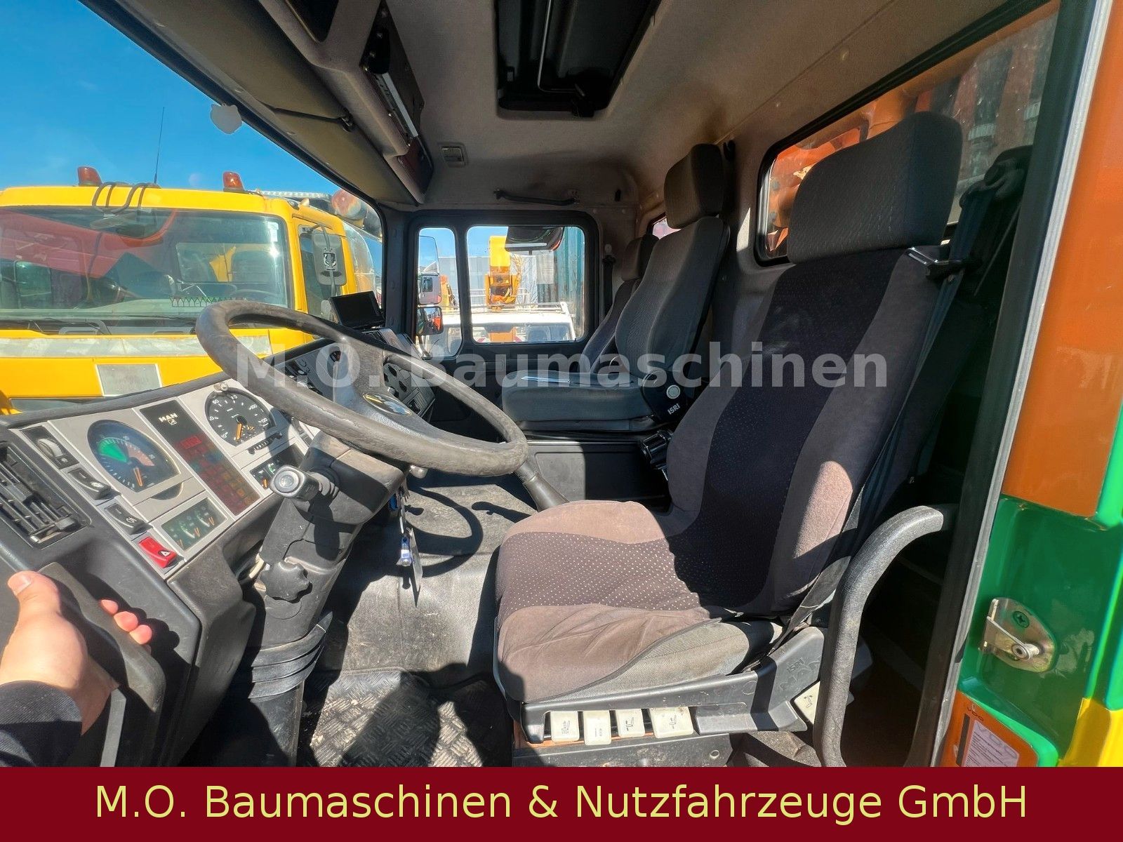 Fahrzeugabbildung MAN 26.440 /Assmann Saug & Spülwagen / 6x2 /
