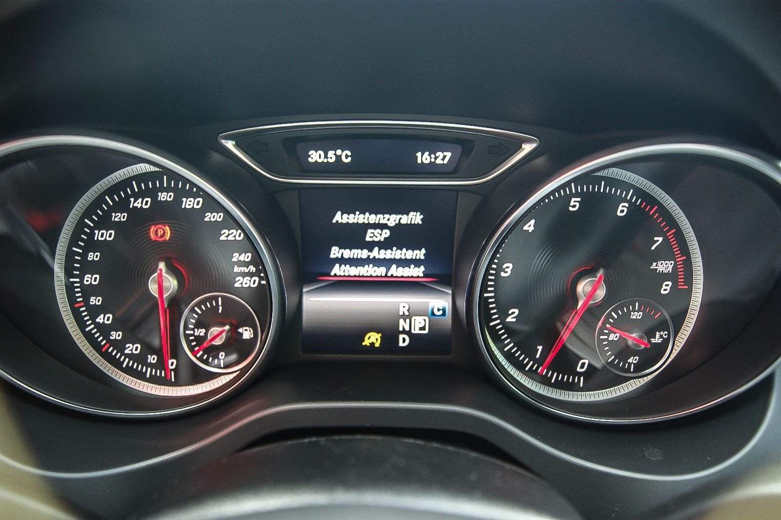 Fahrzeugabbildung Mercedes-Benz CLA 200 Shooting Brake 7G-DCT LED KEYLESS NAVI