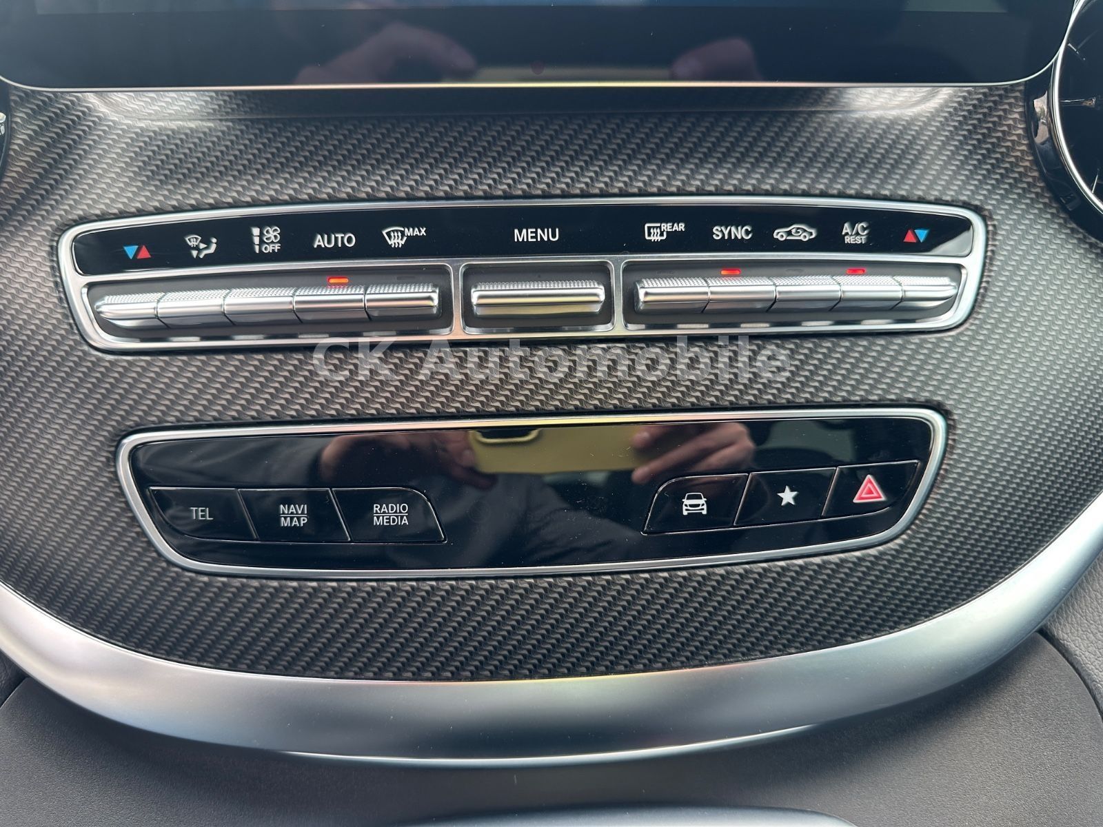 Fahrzeugabbildung Mercedes-Benz V 300d 4 Matic AVANTGARDE AMG-Line/6 Sitze/Pano