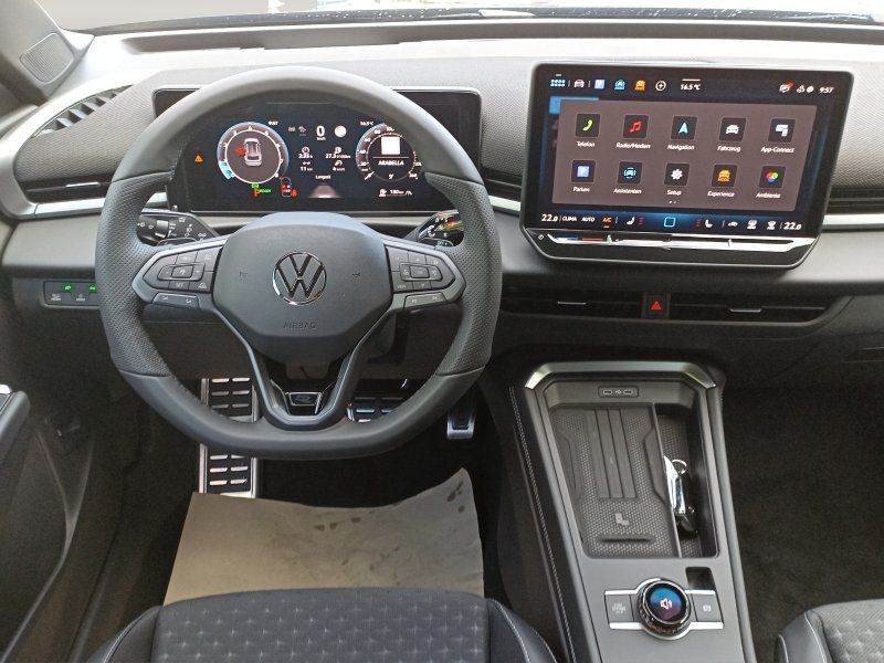 Fahrzeugabbildung Volkswagen T-Roc 1.5 eTSI R-Line DSG Black Style