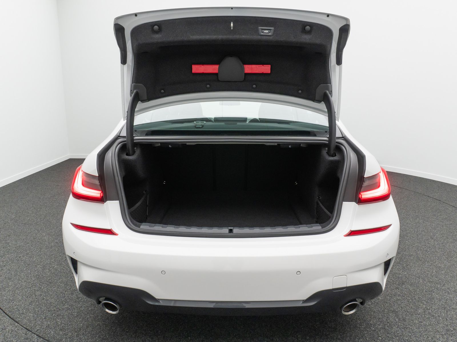 Fahrzeugabbildung BMW 330i xD M Sport Kamera HUD DAB ACC Alarm 19Zoll