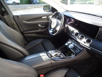 Mercedes E 220 - 12