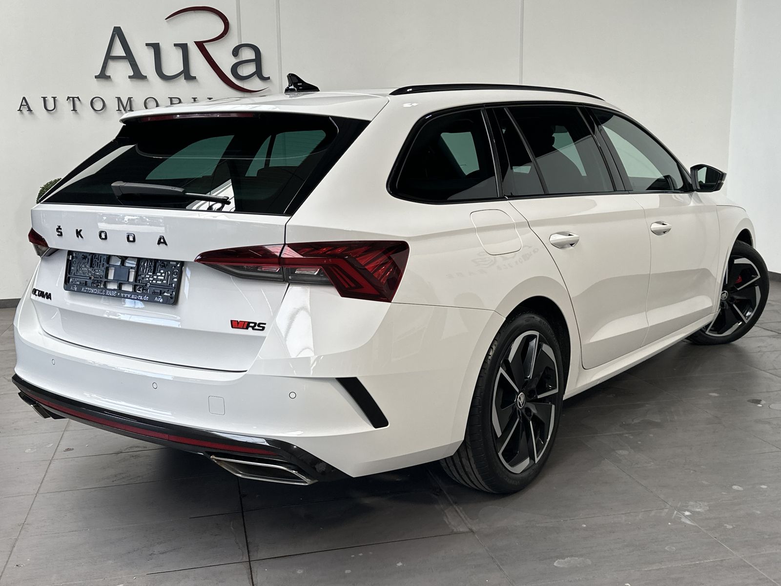 Fahrzeugabbildung SKODA Octavia Combi RS NAV+MATRIX+PANO+STHZ+18ZOLL+KAM