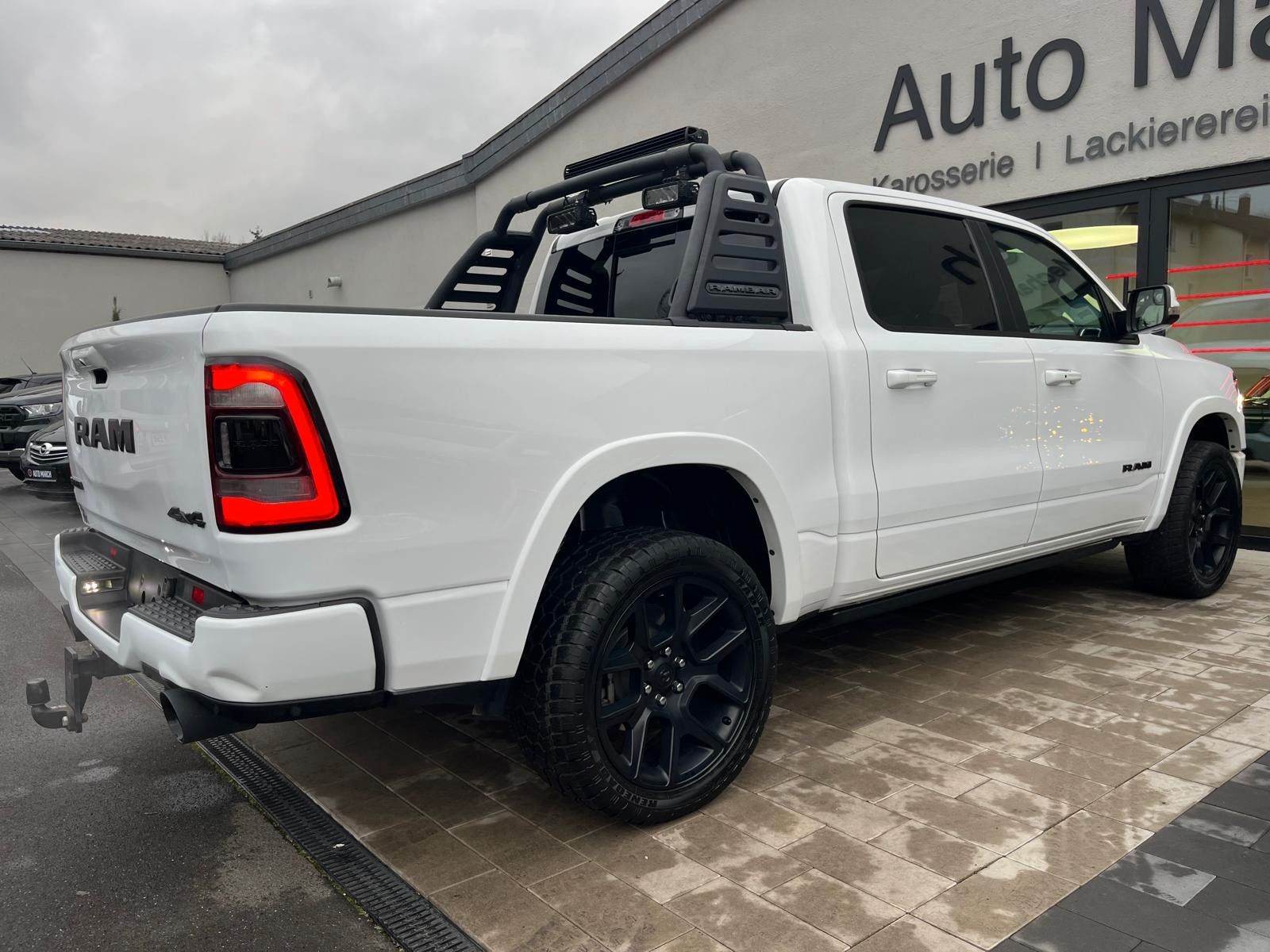 Fahrzeugabbildung Dodge RAM 1500 Laramie / Sport / Crew CAB 4x4