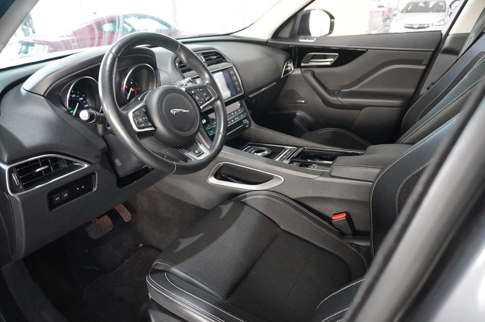 Fahrzeugabbildung Jaguar F-Pace 30D R-SPORT AWD NAVI/LED/SHZ/SPORT/AHK