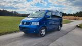Volkswagen T5 California - blaue Volkswagen T5 California