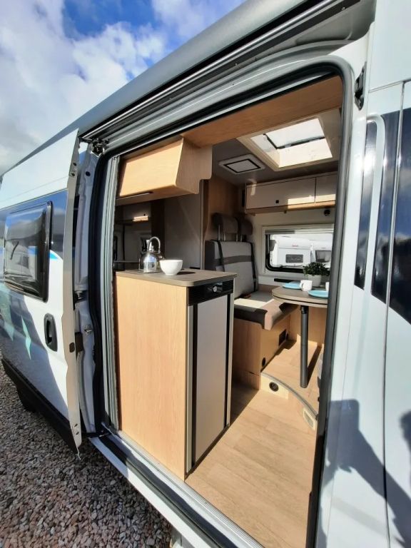 Fahrzeugabbildung Hobby ONTOUR Van 600 FT Solaris Verfüg./Sparen Sie 11.