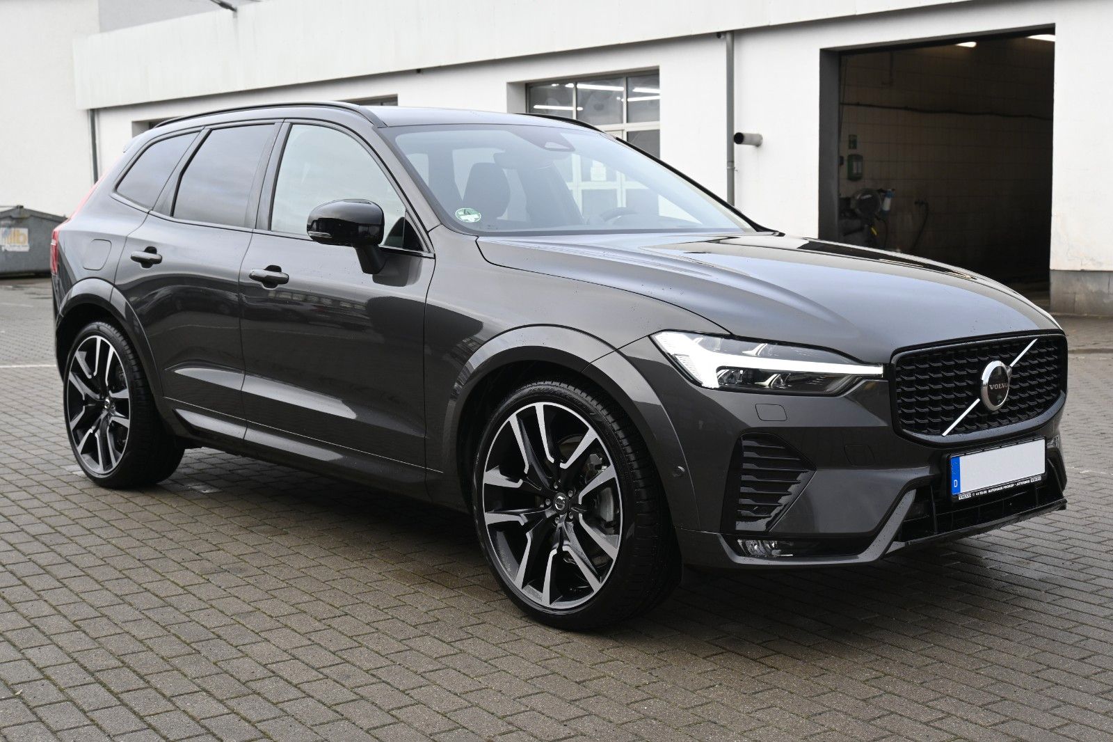 Fahrzeugabbildung Volvo XC60 B4D AWD Ultimate Dark*STDHZG*B&W*LUFT*ACC
