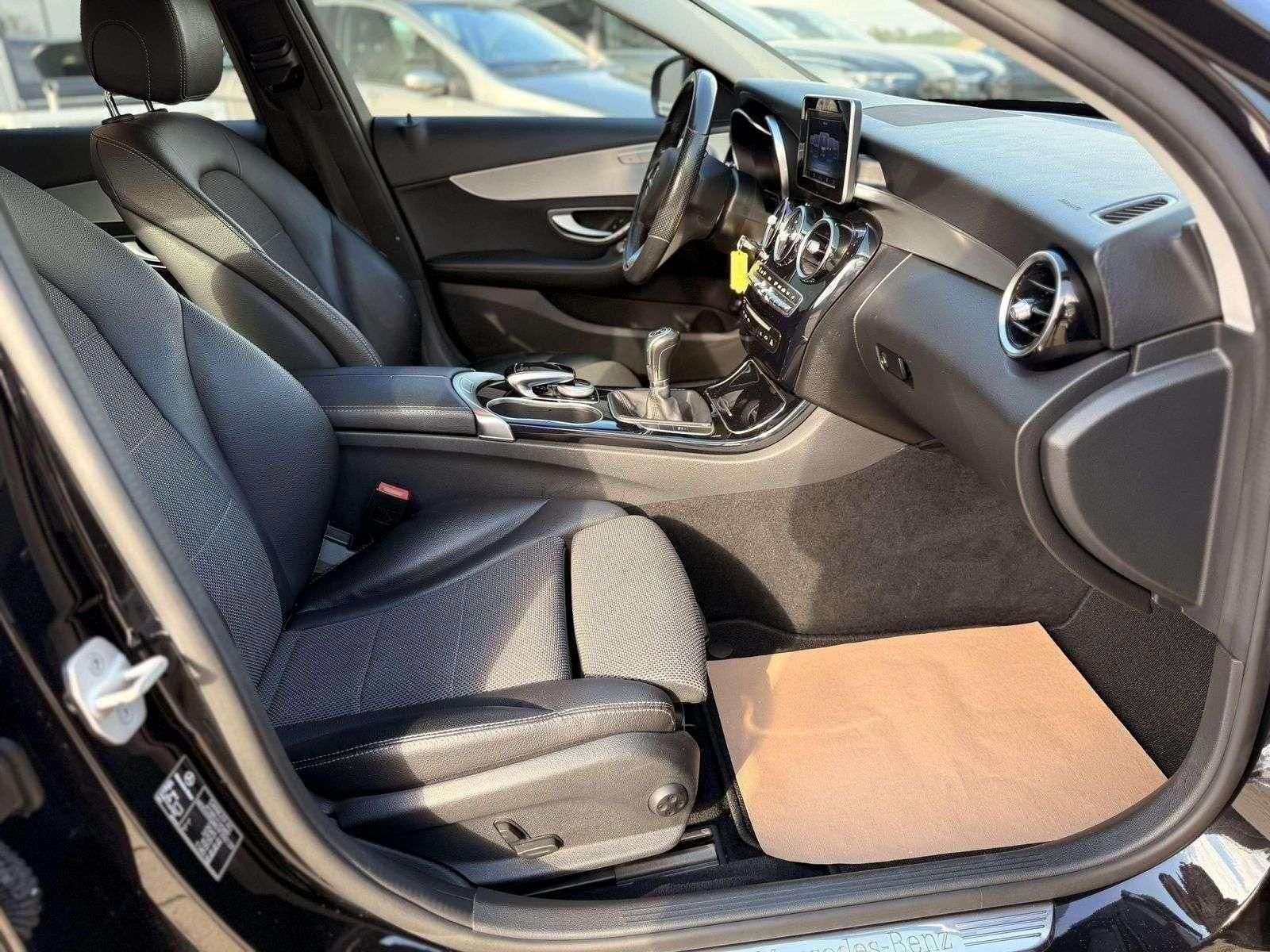 Mercedes-Benz C 180 Kombi/Amg-Line/Led/SHZ/MFL/Tempomat/PDC