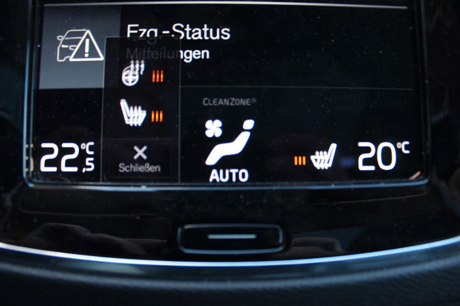 Fahrzeugabbildung Volvo XC90 Momentum Pro  AWD/4xSHZ/LHZ/PANO/LEDER/HUD