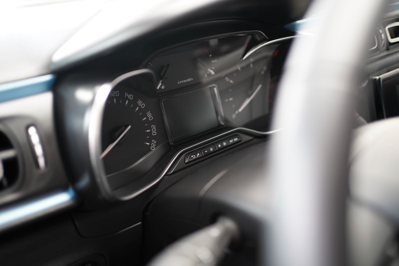 Fahrzeugabbildung Citroën C3 PureTech 110 EAT6 Elle Automatik Sitzheizung