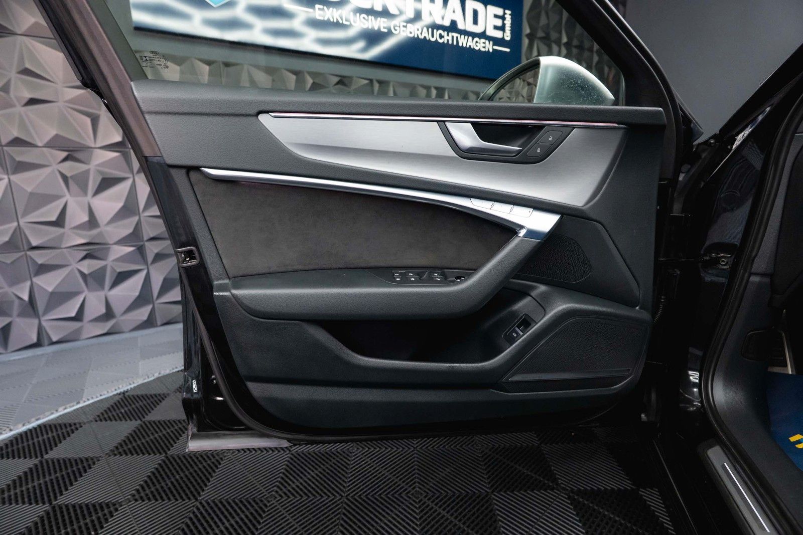 Fahrzeugabbildung Audi A6 55 TFSI quattro S-Line Plus *ACC*Pano*LED*DAB