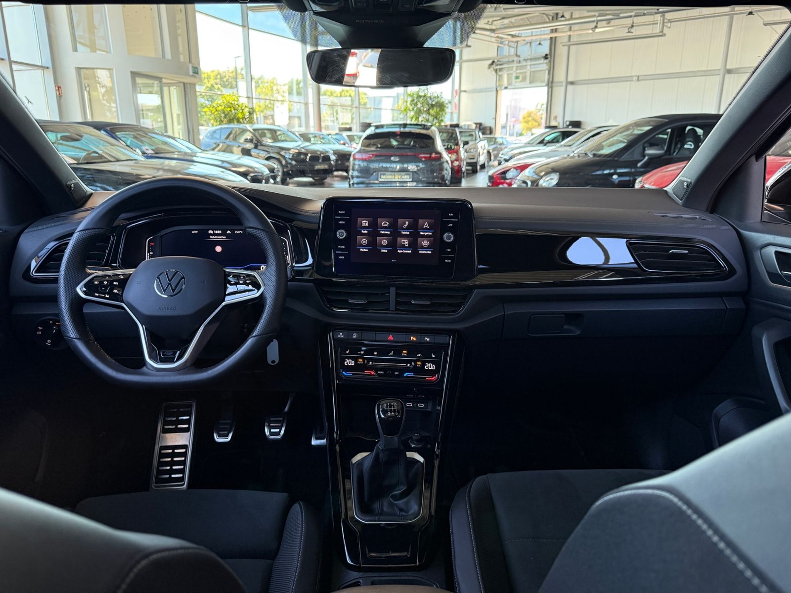 Fahrzeugabbildung Volkswagen T-Roc R-Line 1.5 l TSI  PANO ACC LED NAVI