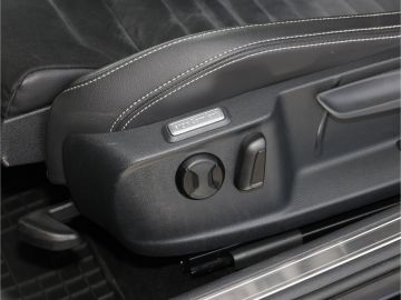 Volkswagen Passat Variant Elegance 1.5 TSI DSG AHK Navi Kam