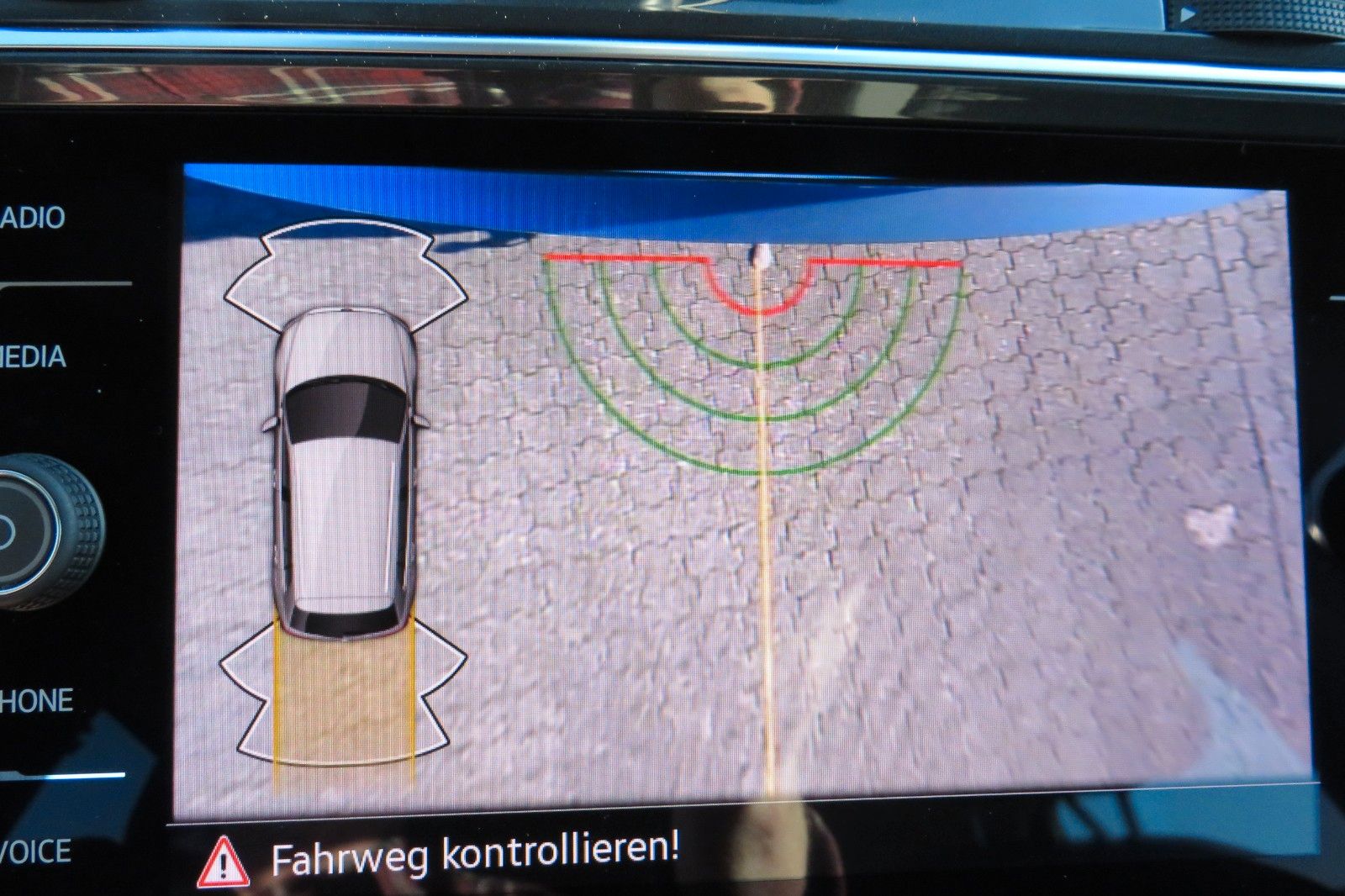 Fahrzeugabbildung Volkswagen Tiguan Life TDI DSG AHK NAVI KAMERA LED ACC GJ