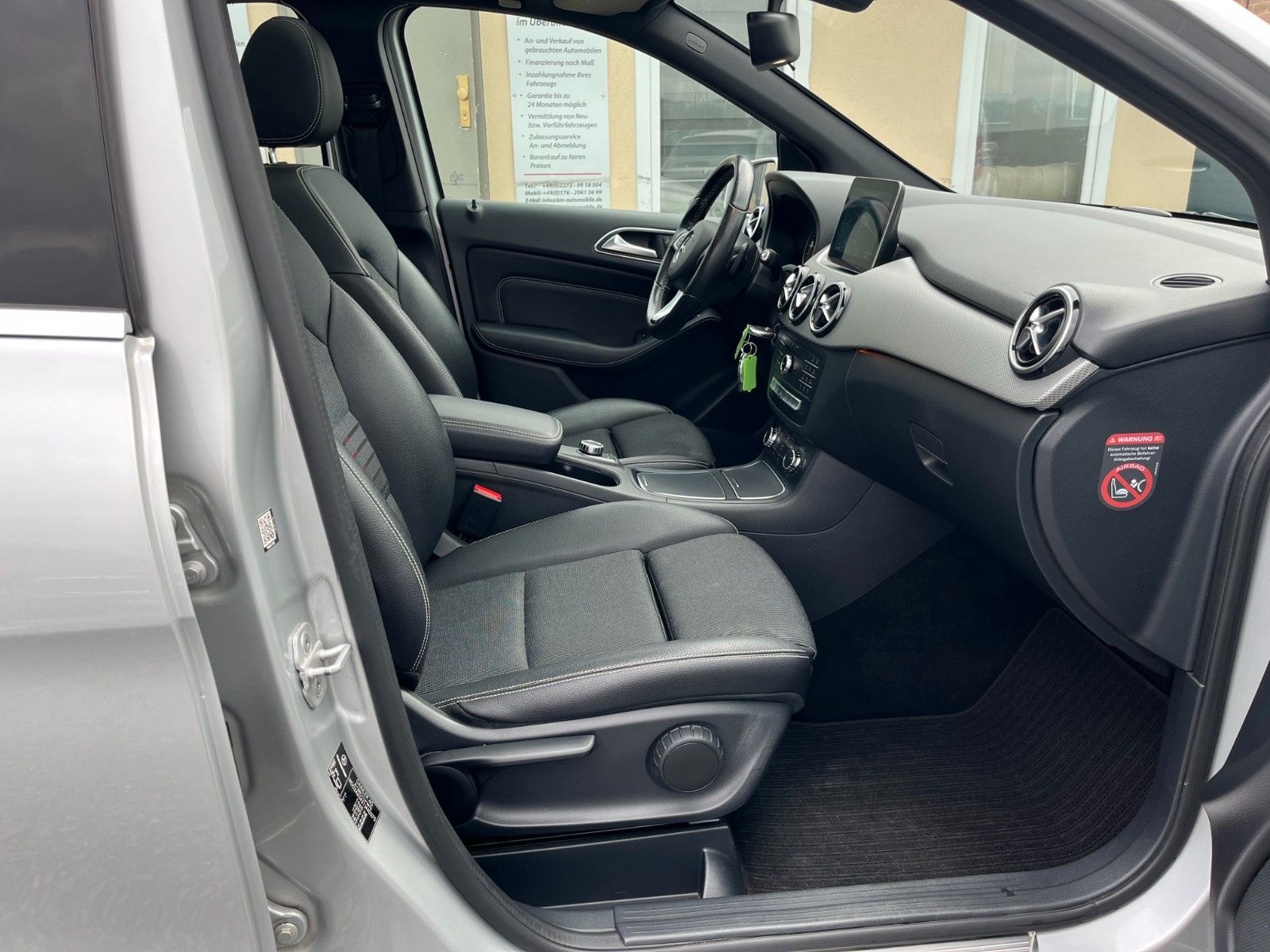 Fahrzeugabbildung Mercedes-Benz B 200 Aut. Navi Leder Pano LED SPORTSITZE Kamera