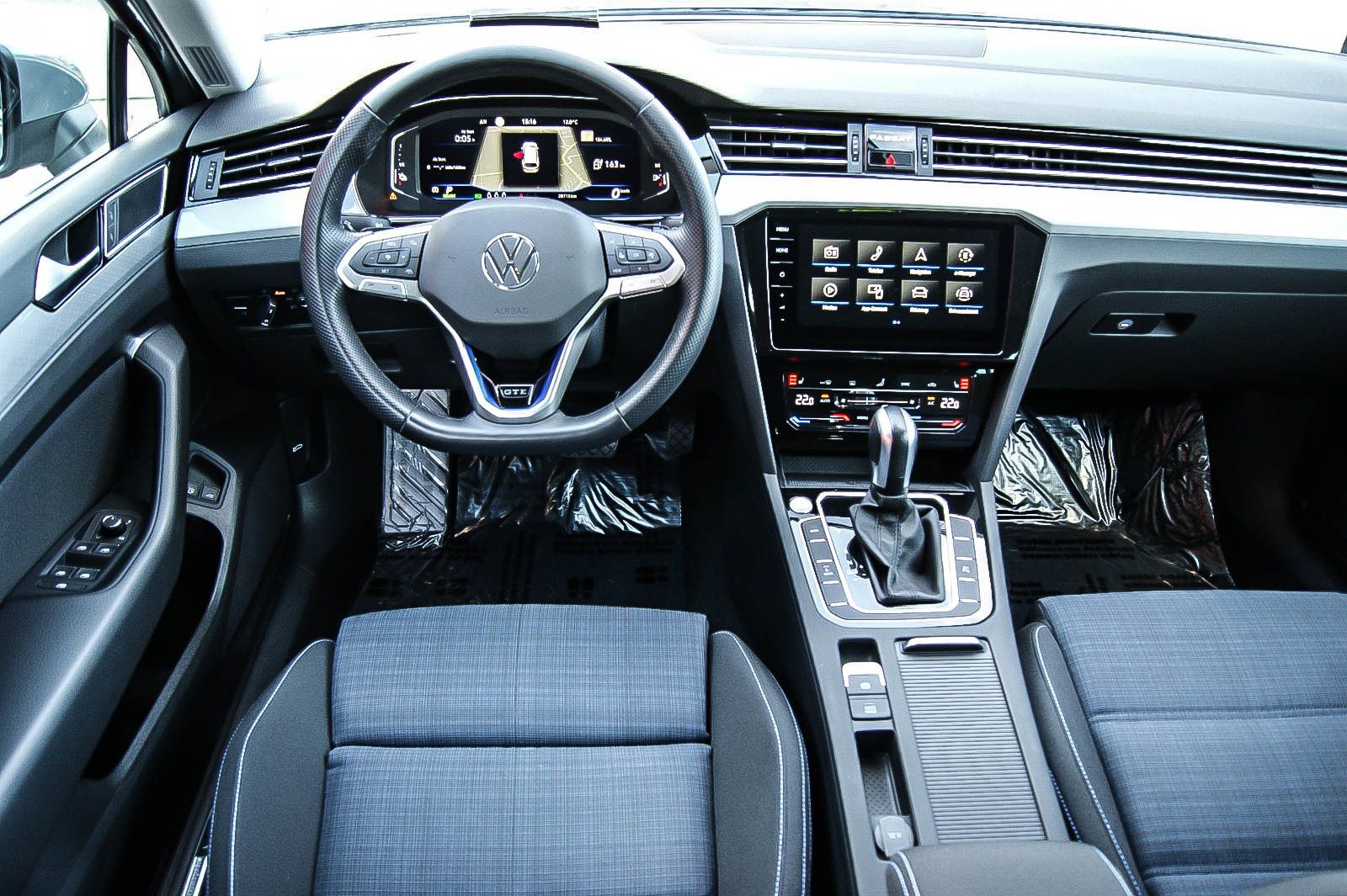 Fahrzeugabbildung Volkswagen Passat Variant HYBRID GTE iQ HEAD-UP ACC WINTER