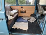 Volkswagen T3 Caravelle - blaue Volkswagen T3 Caravelle