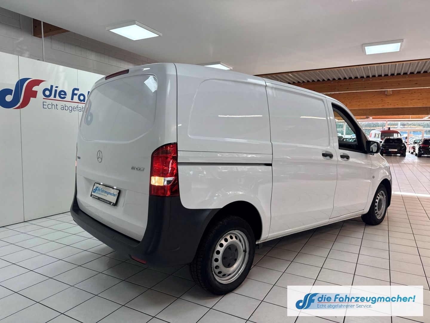 Fahrzeugabbildung Mercedes-Benz Vito Kasten 111 CDI WORKER FWD kompakt BlueTEC T