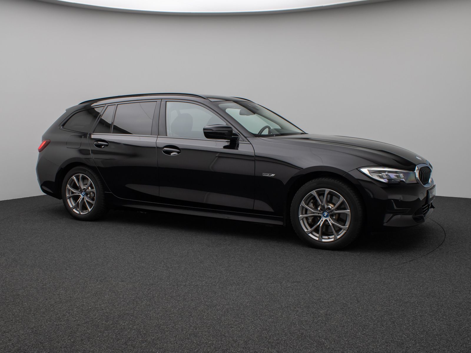 Fahrzeugabbildung BMW 330e Sport Line DAB HiFi WLAN Stop&Go PDC Alarm