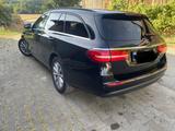 Mercedes-Benz E 220 d T Autom. - - Mercedes-Benz E 220: Von Privat