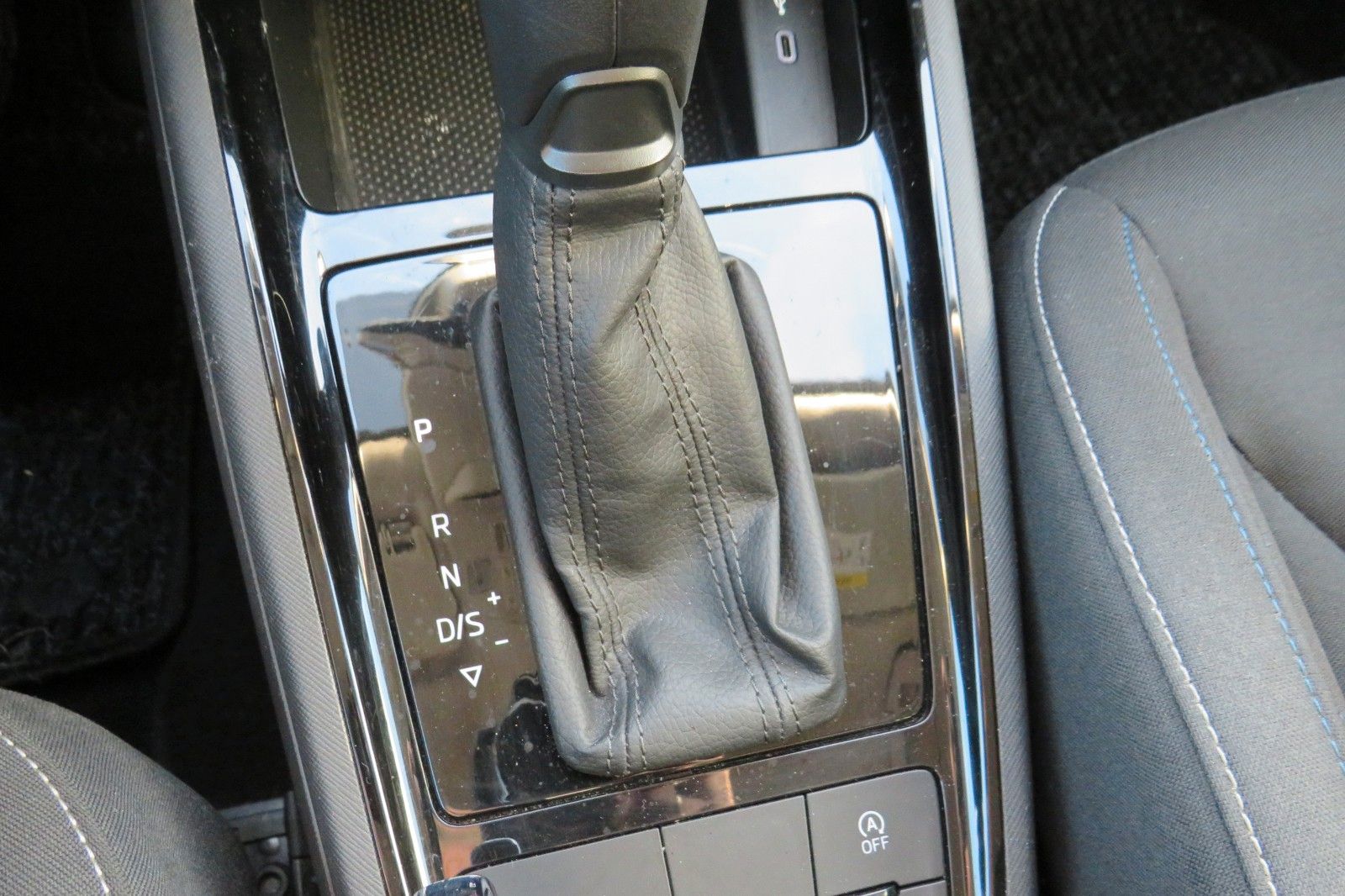 Fahrzeugabbildung SKODA Kamiq Ambition DSG LED AHK GRA PDC SITZH.