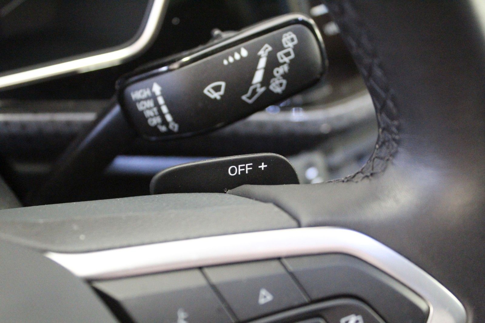 Fahrzeugabbildung Volkswagen T-Cross 1.0 TSI DSG *Sitzhzg*Kamera*AHK