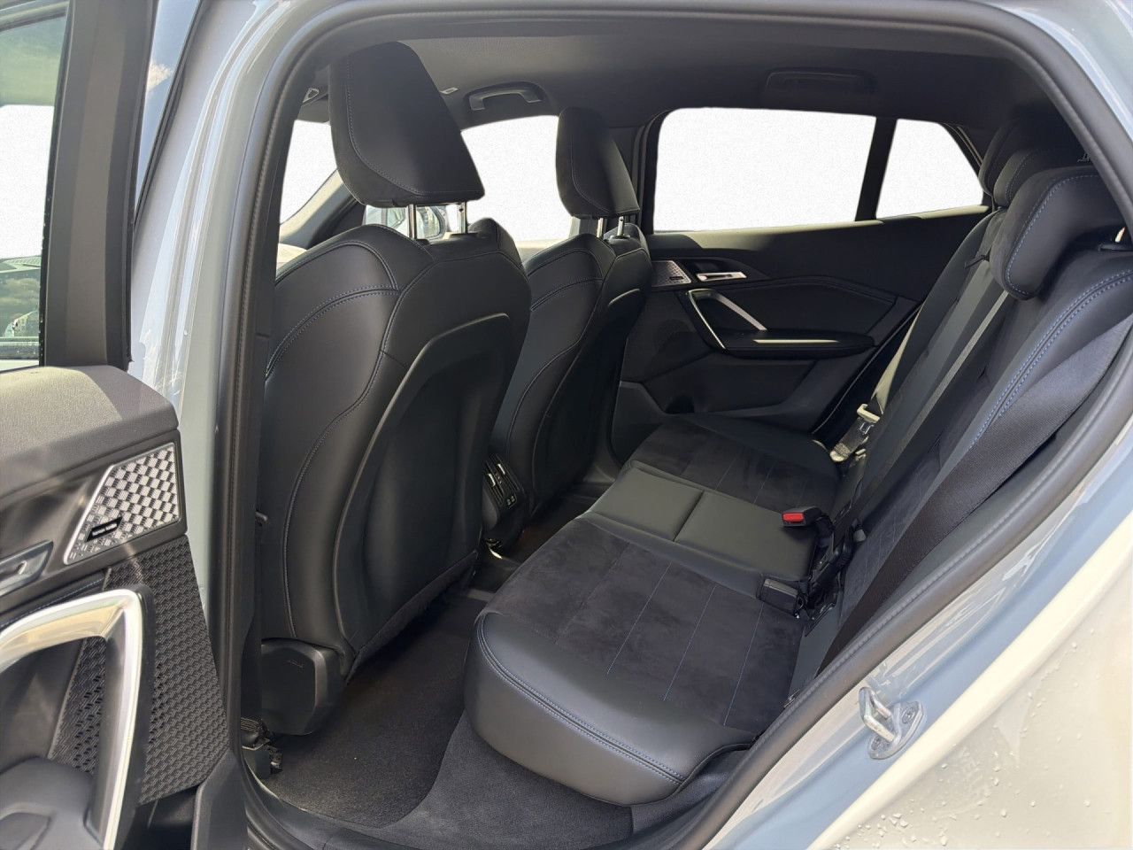 BMW iX2 - Bild 14