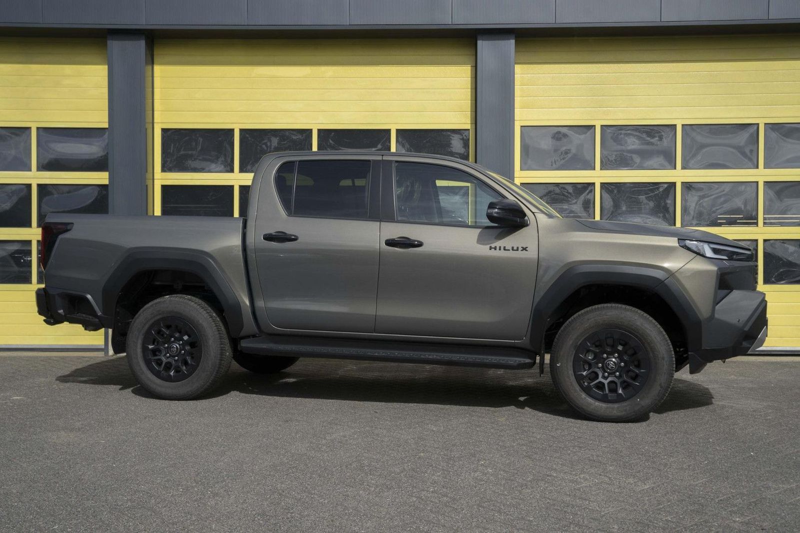 Toyota Hilux 2.8 D-4D MHEV Double Cab Auto 4WD Comfort imagem 2