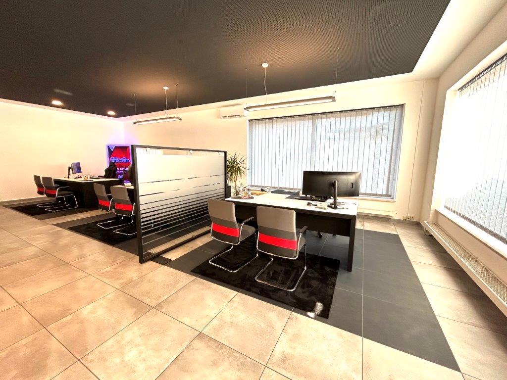 showroom-image-top