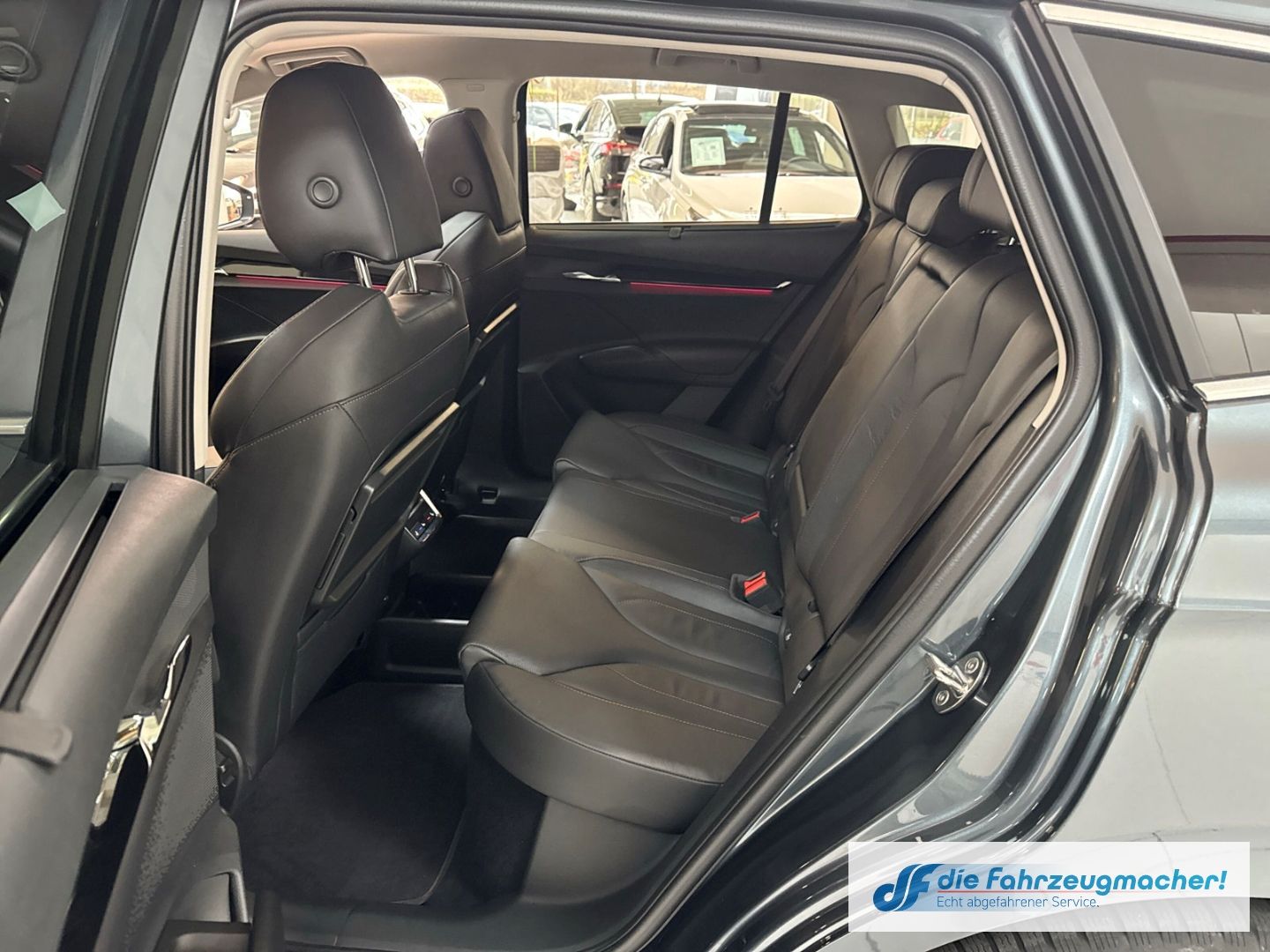 Fahrzeugabbildung SKODA Enyaq 80 Suite HUD El. Panodach Navi Leder Digi