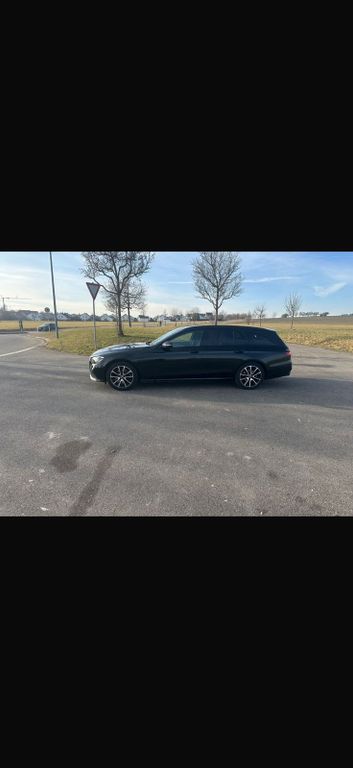 Image of Mercedes-Benz E 220