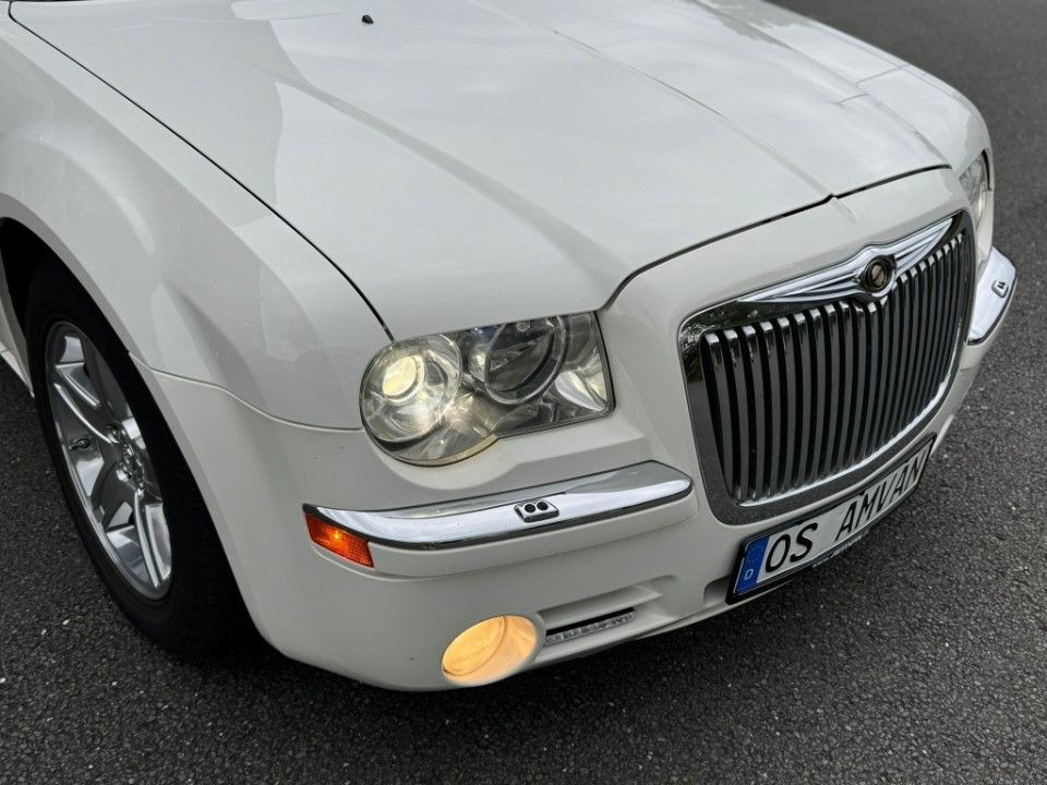 Fahrzeugabbildung Chrysler 300C 5.7 V8 Hemi 2 Hand Leder Navi 8 Fach