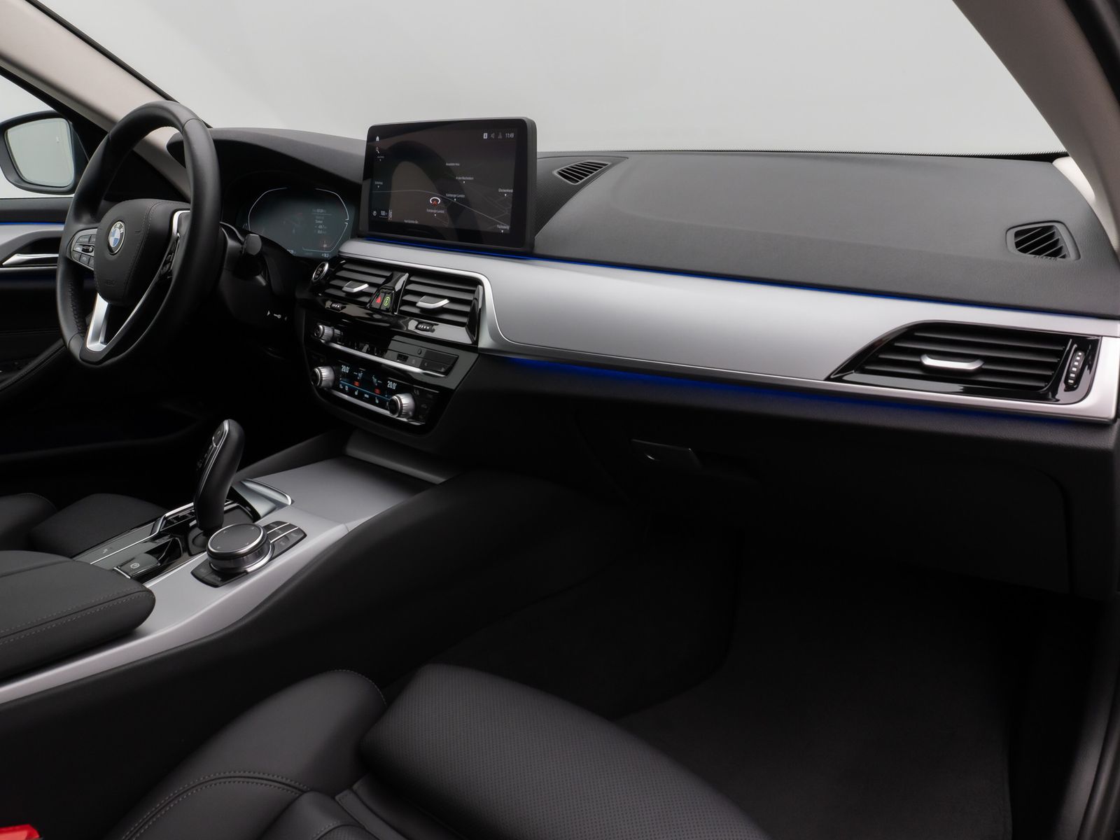 Fahrzeugabbildung BMW 520d xD Kamera HUD DAB 4xKlima Sport Leder Alarm